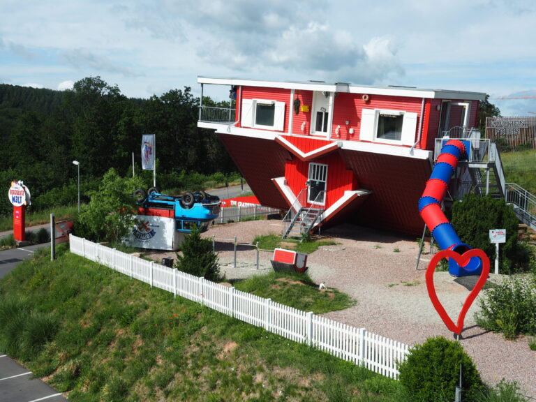 Toppels Haus über Kopf