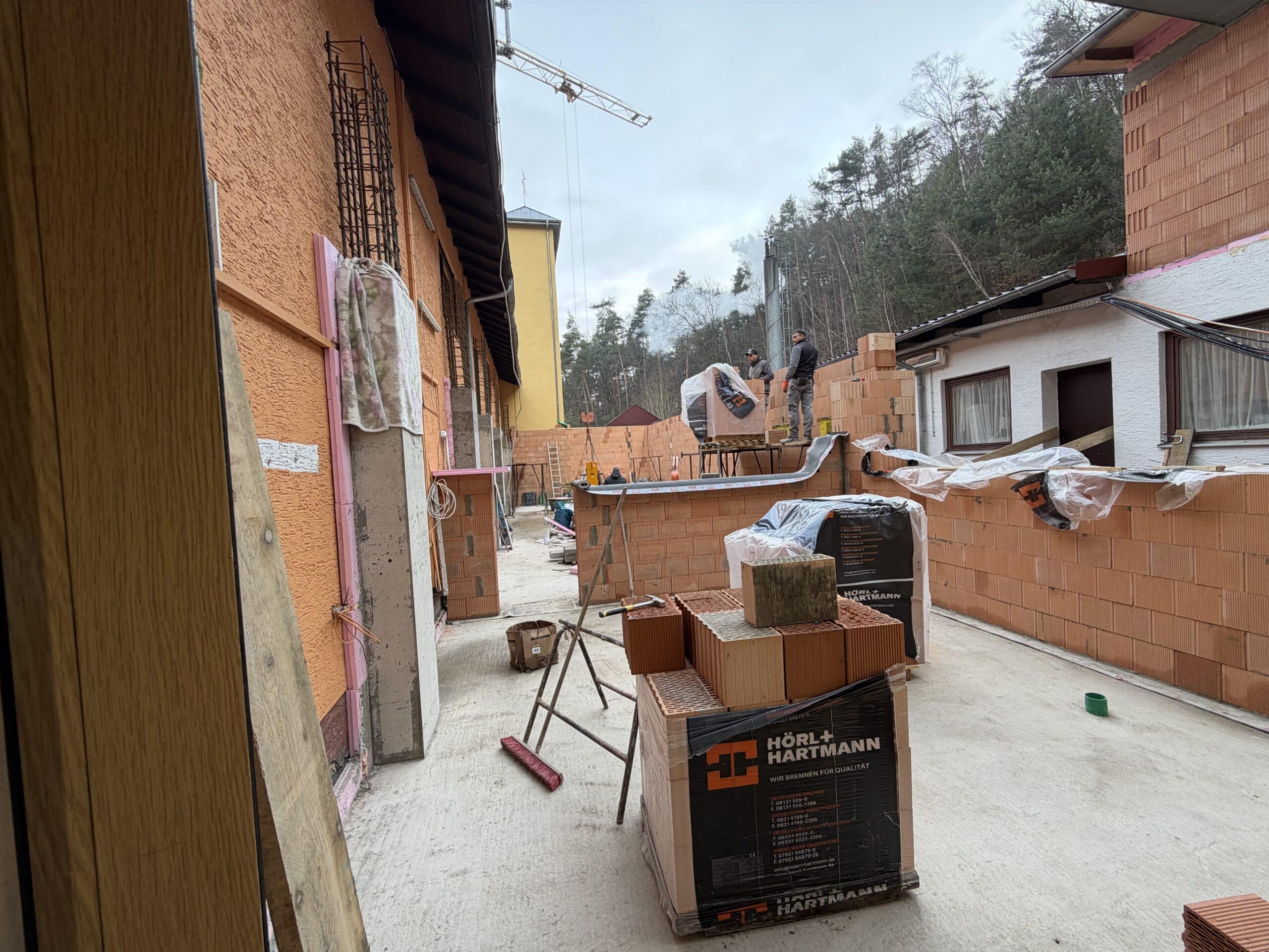 Bauarbeiten am Waldhotel Heppe - Mauerarbeiten und Renovierung der Hotelanlage