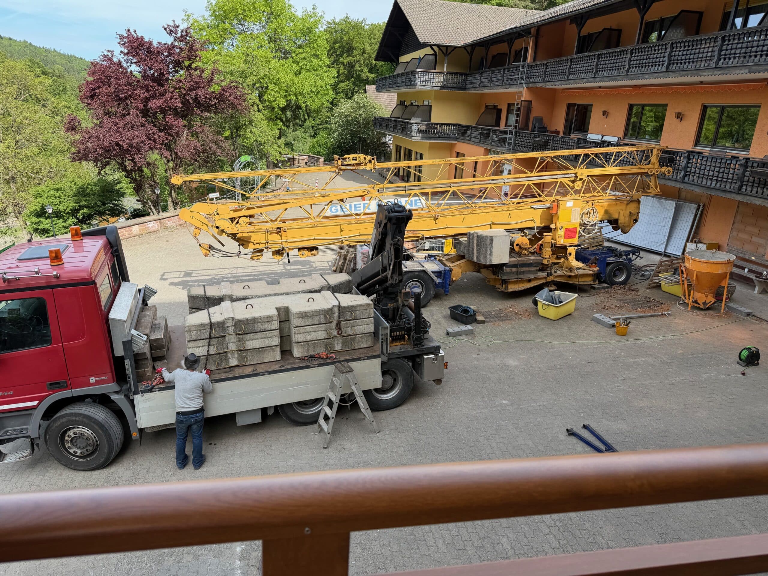 Kran wird abgebaut